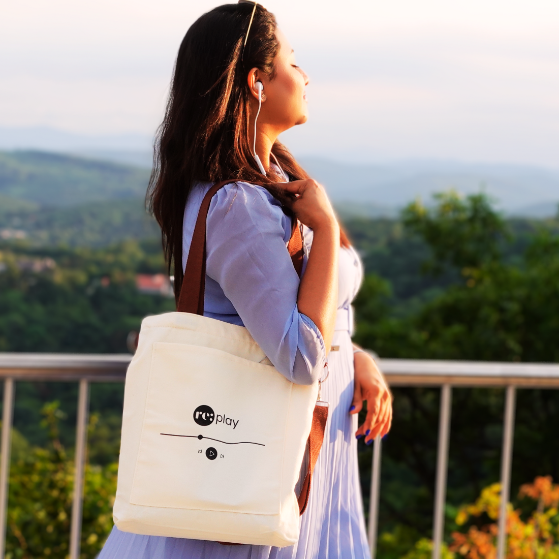 Replay – Canvas-Tasche für Musikliebhaber mit braunen Griffen